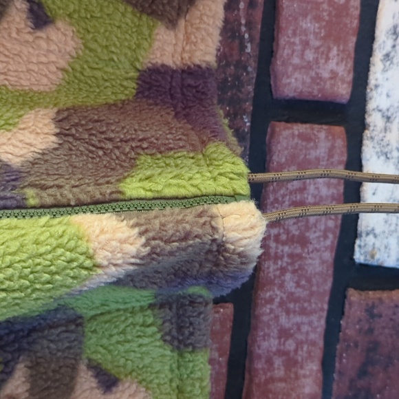 BASS Outdoors NWT, M Camo Fleece - Picture 7 of 7